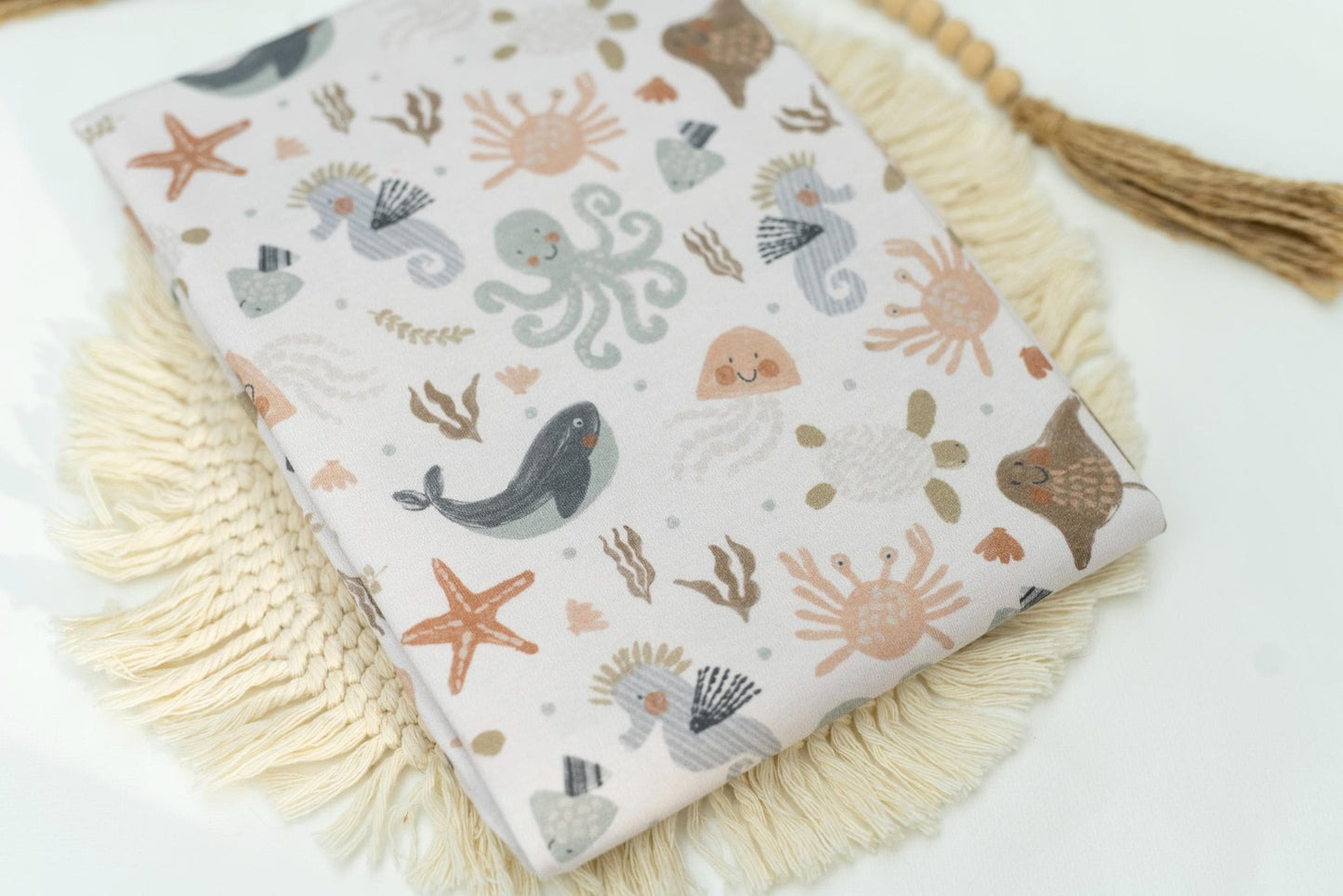 Jerseystoff creme mit Meerestierenmotiven