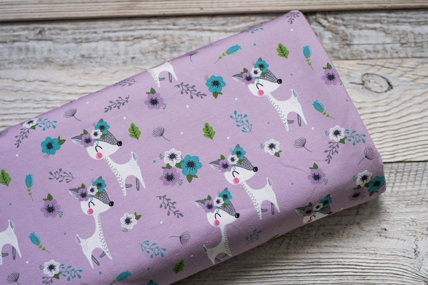 Rehkitz Stoff - French Terry - Sommersweat - Rehe - Boho - Flieder - Blume - weiß