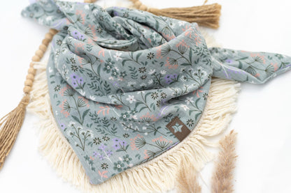 Wunderschönes und kuschelig weiches Musselin Tuch für Kinder aus BIO-Musslin in mint mit Blumenmuster