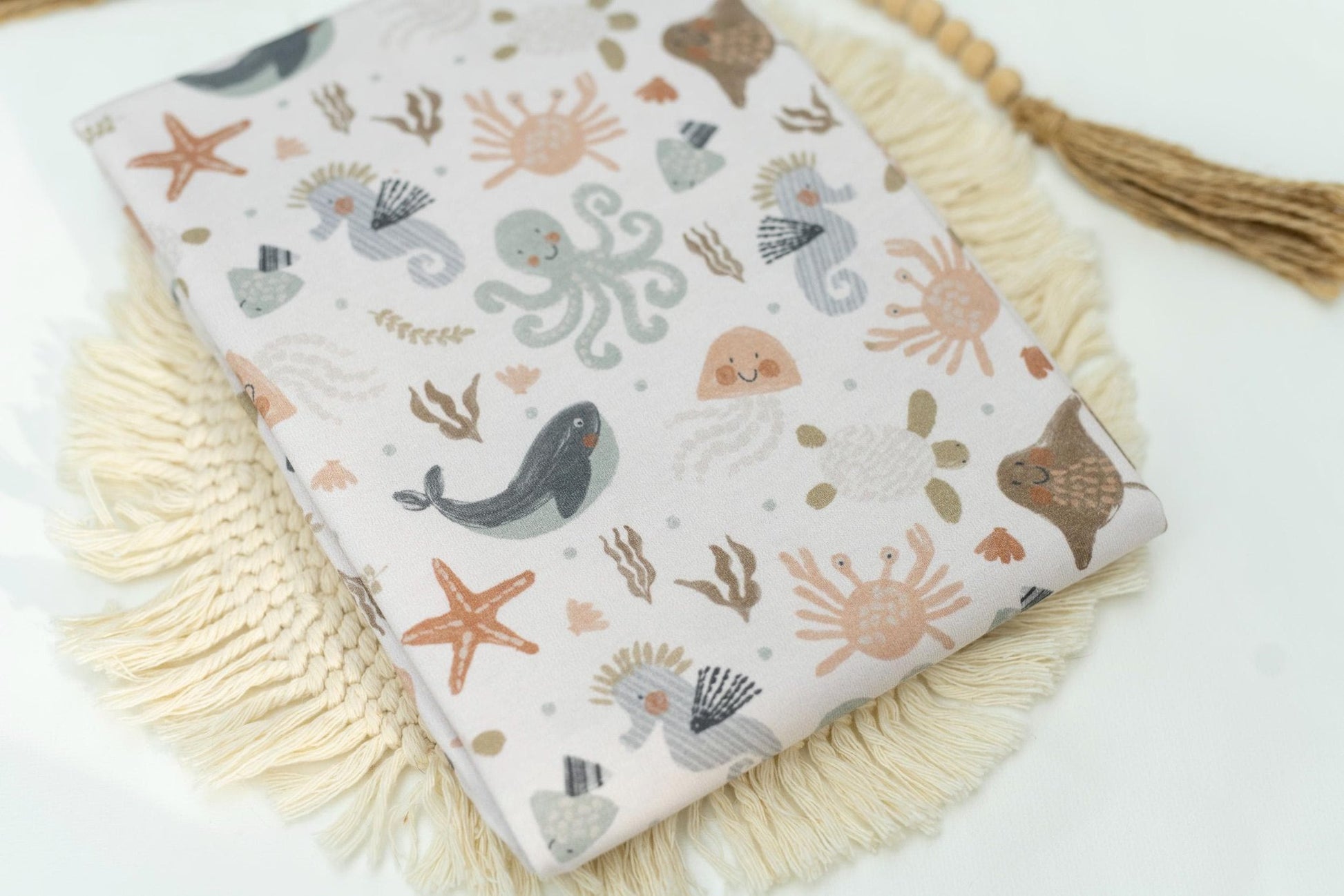 Jerseystoff creme mit Meerestierenmotiven