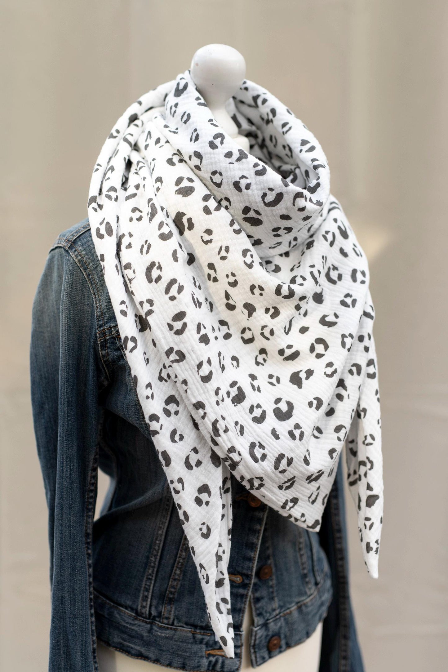 Musselin XXL Tuch Leopard Dreieckstuch weiß