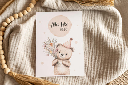 Geurtstagsglückwunschkarte "Alles Liebe für Dich" mit einem kleinen Teddy im Aquarelllook im A6-Format. Die Rückseite ist blanko, damit die besonderen und personalisierten Glückwünsche ihren Platz finden können.