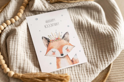Geburtstagsglückwunschkarte im A6 Format und Fuchs-Motiv im Auquarell-Look. Auf der Karten steht über dem Fuchsmotiv der humorvolle Text "HÄÄÄÄPPY BÖÖÖRTHDAY"