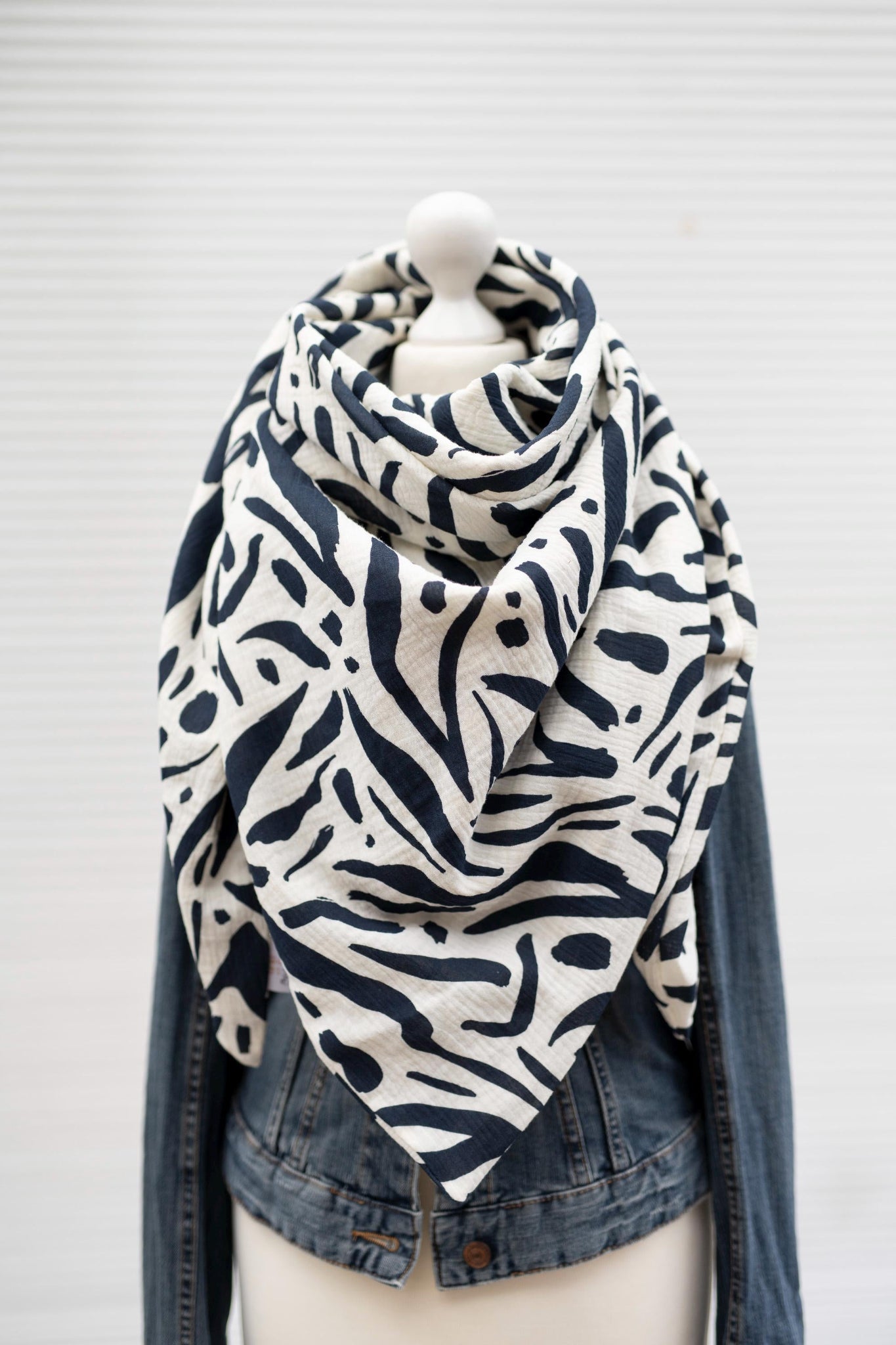 Musselin XXL Tuch Abstrakt Dreieckstuch - creme navy