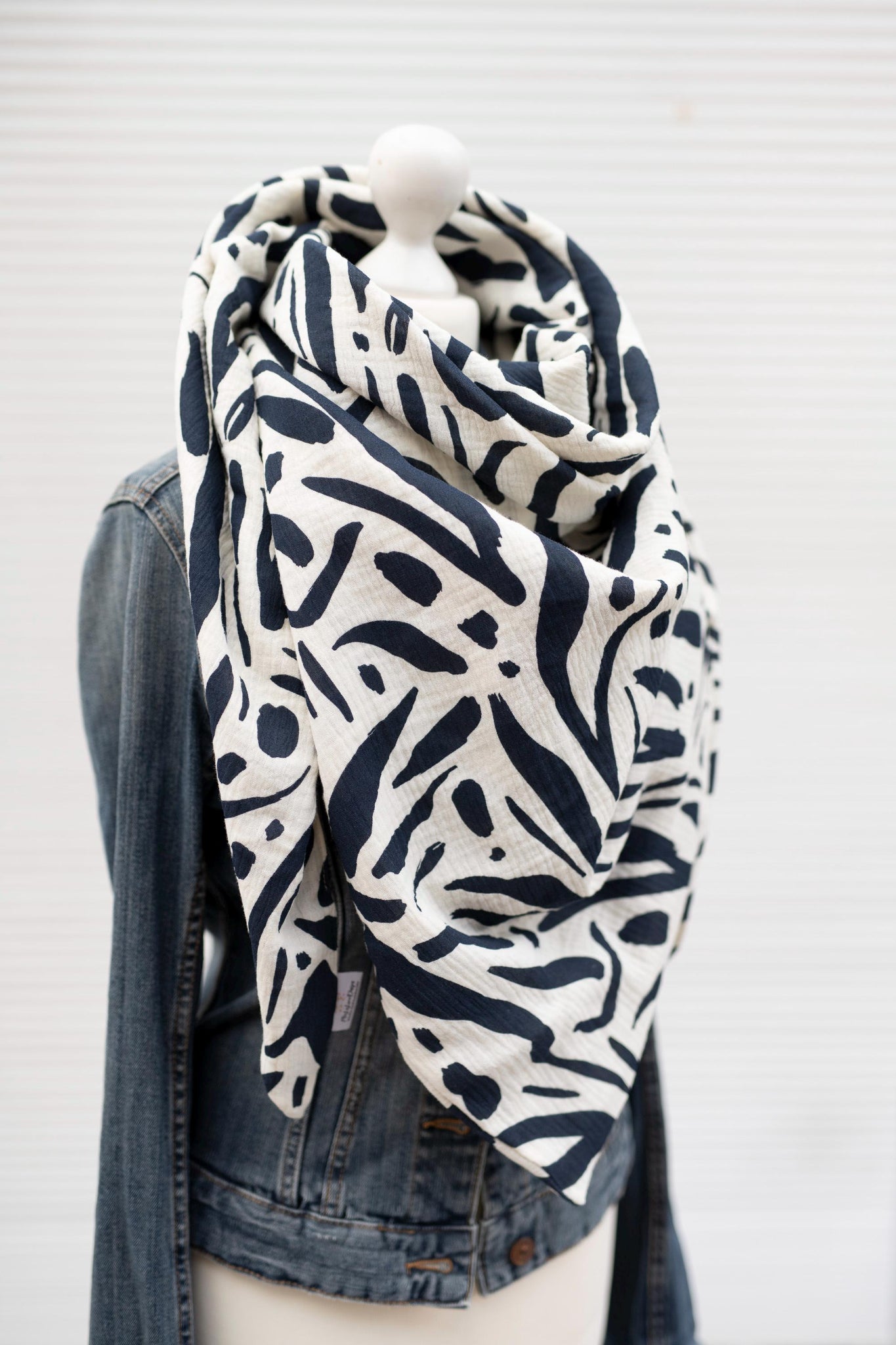 Musselin XXL Tuch Abstrakt Dreieckstuch - creme navy